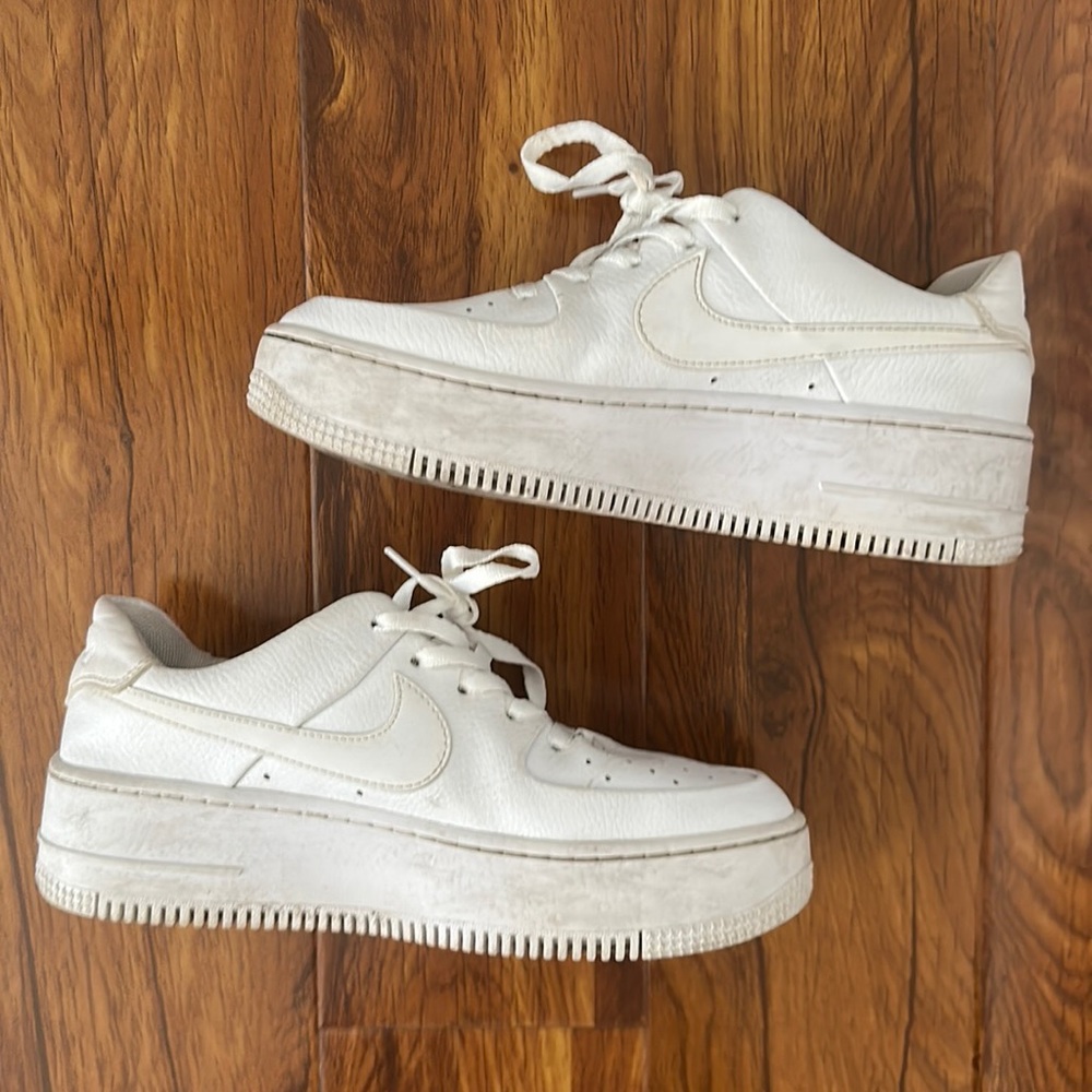 NIKE AIR FORCE ONE SAGE LOW // PLATFORM AIR FORCE ONE